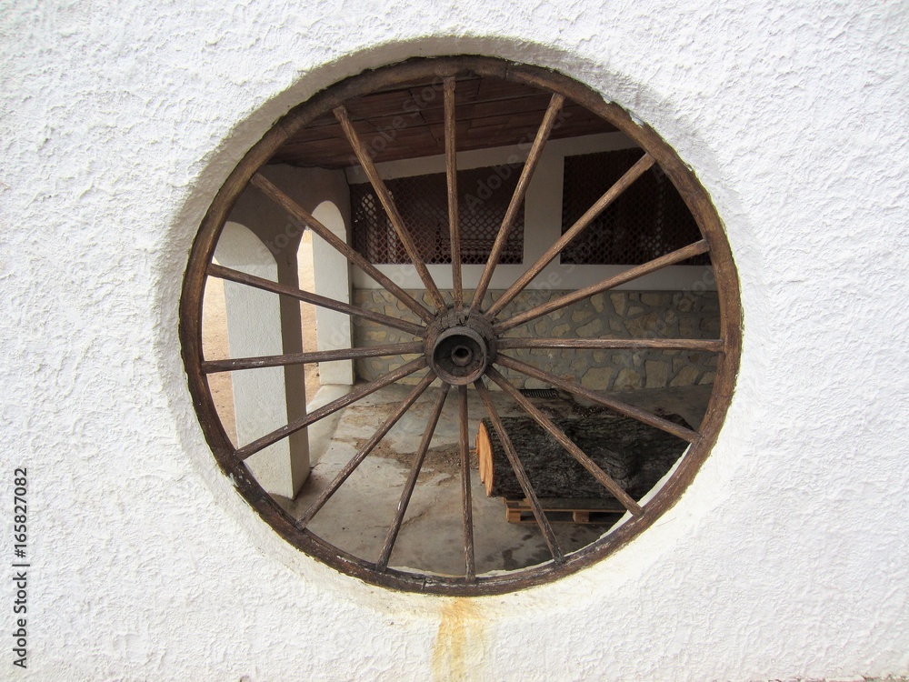 wagon wheel window