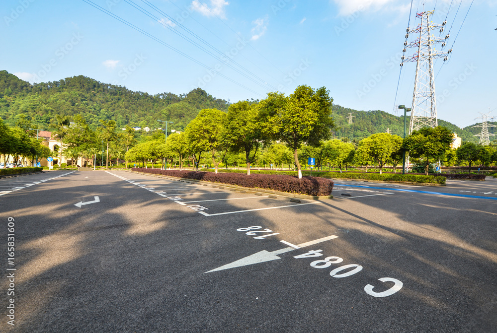 Obraz premium Parking lot in the park