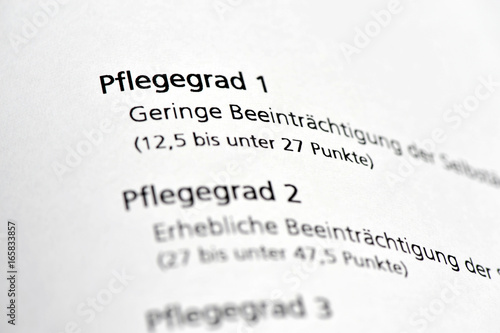 Pflegegrad 1, Pflegeversicherung, geringe Beeinträchtigung, Selbständigkeit, Versorgung, Altenpflege, Pflegeheim, Alte, Altersheim, Pflegestufen, Demenz, Alzheimer, Sozialstaat, Betreuung, Behinderung