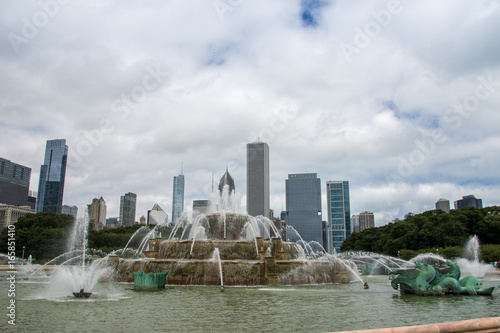 buckingham fountain und Hochhäuser, Chicago