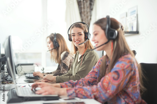 Tableau sur toile Group of busy young businesswomen working as call center operators