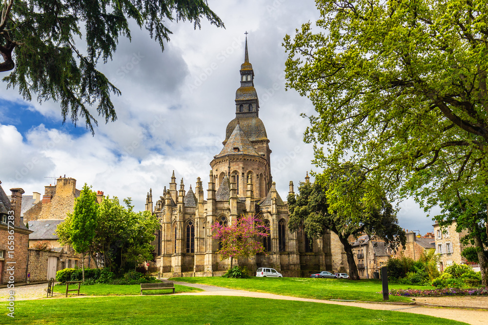 Obraz premium Saint Sauveur church, Dinan, Cotes d'Armor, Brittany (Bretagne), France