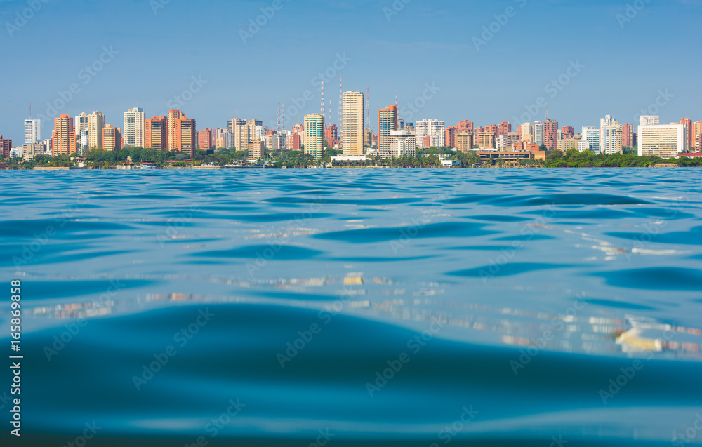 Fototapeta premium Lake and the city 4
