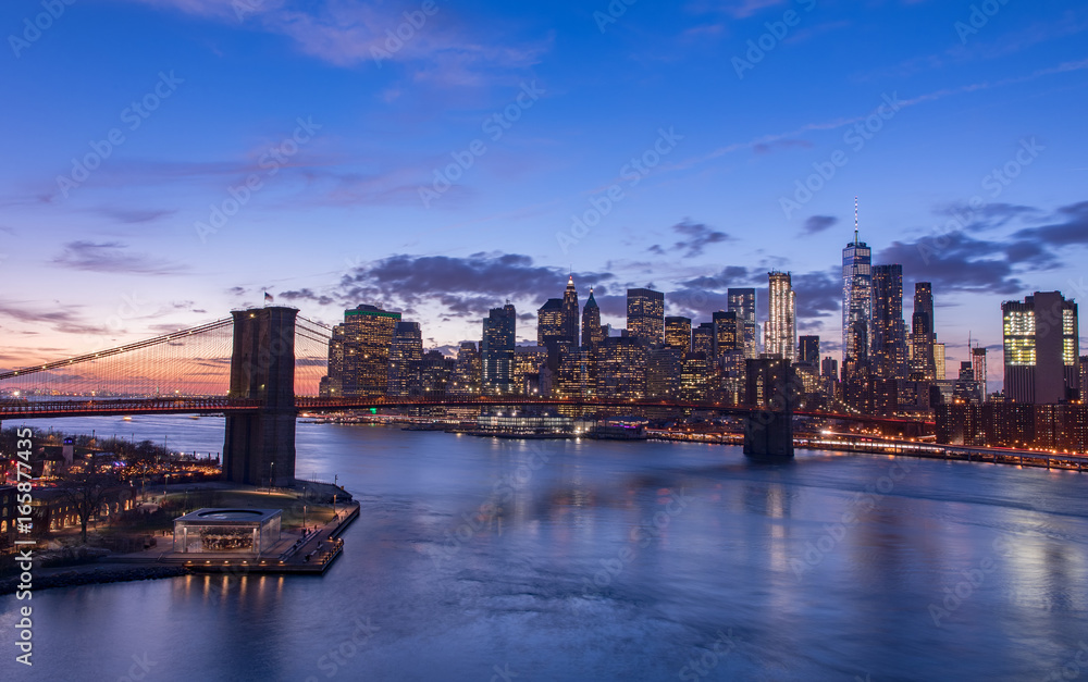 Fototapeta premium New York City at sunset