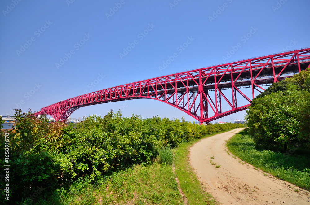 Obraz premium 阪神高速道路の港大橋