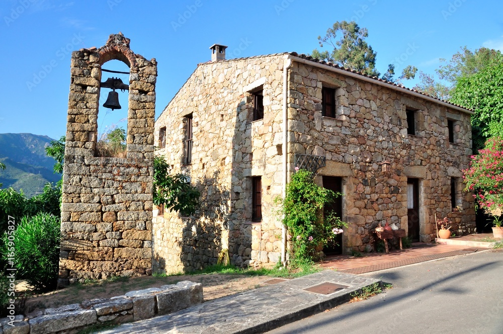 Maison pierre cloche