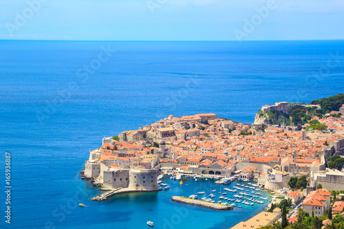 Fototapeta Naklejka Na Ścianę i Meble -  Beautiful view of the historic city of Dubrovnik, Croatia on a sunny day.