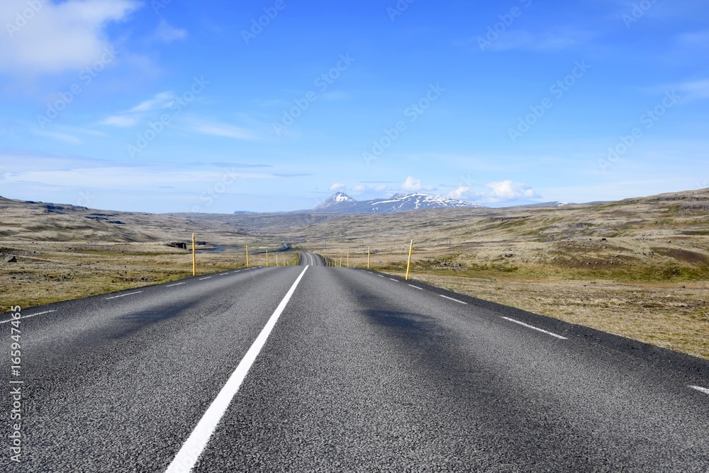 L'Islande et ses routes désertes L'Islande et ses routes désertes