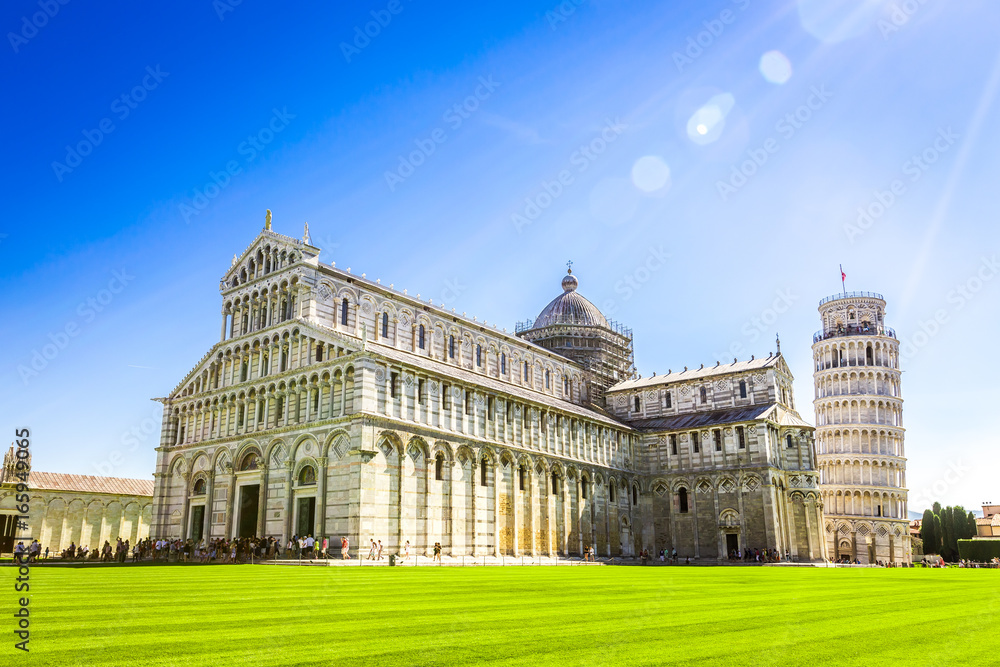 Schiefer Turm von Pisa mit Kathedrale