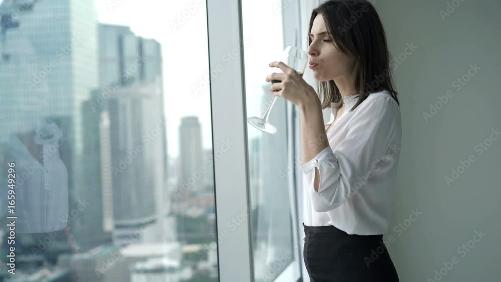 Happy businesswoman drinking wine and admire view from window at home
Happy businesswoman drinking wine and admire view from window at home