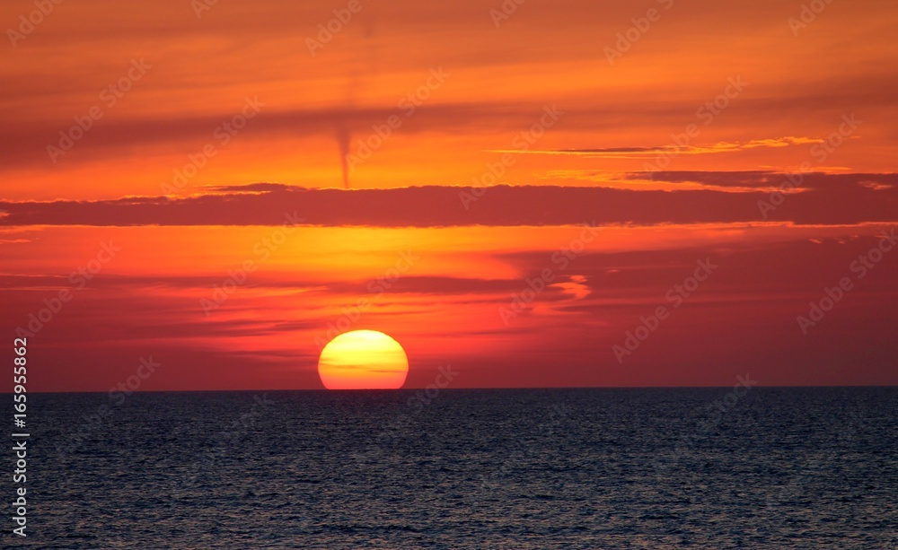 glühende Abendsonne über der Nordsee