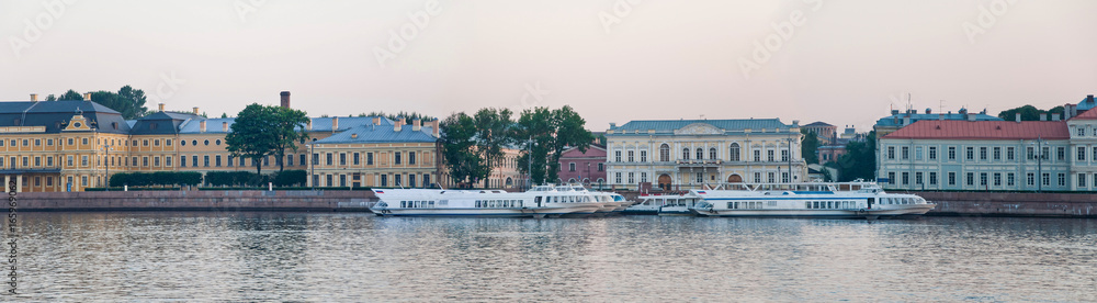 Obraz premium Panoramic view of St. Petersburg. Vasilievsky Island at dawn