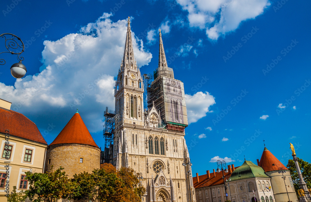 Fototapeta premium Holy Mary pillar and Zagreb Cathedral in ZAGREB, CROATIA