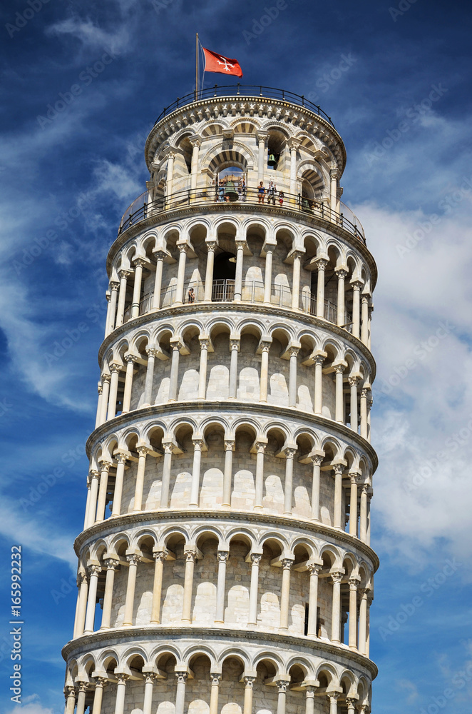 Słynna Krzywa Wieża w Pizie na Placu Cudów, Toskania we Włoszech

