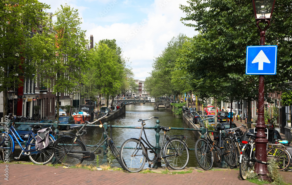 Typisches Stadtbild Amsterdam