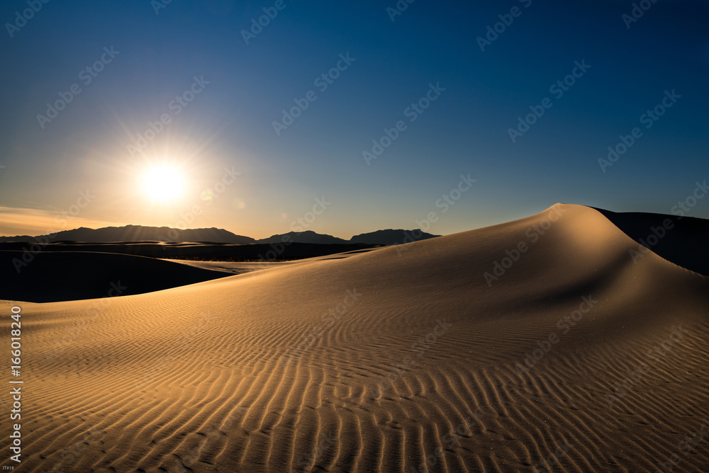 Naklejka premium White sand sunset
