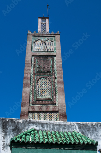 Marocco, Nord Africa: minareto della moschea in piazza Aissawa al centro della medina di Tangeri, città africana sulla costa del Maghreb photo