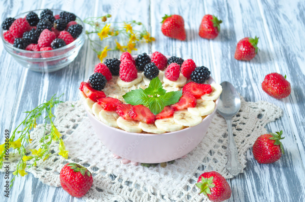 Oatmeal with berries in a bowl