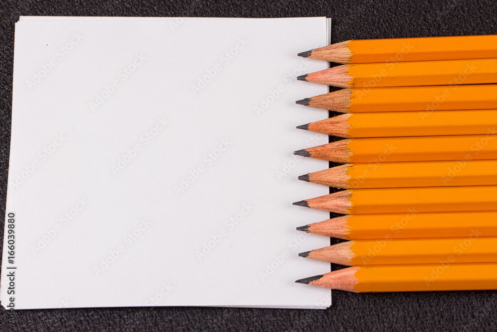 Obraz premium Simple pencils, a blank sheet