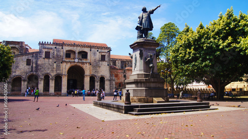 Parque Plaza Colón, Basílica Catedral Metropolitana Santa María de la Encarnación Primada de América y Monumento a Cristobal Colón.