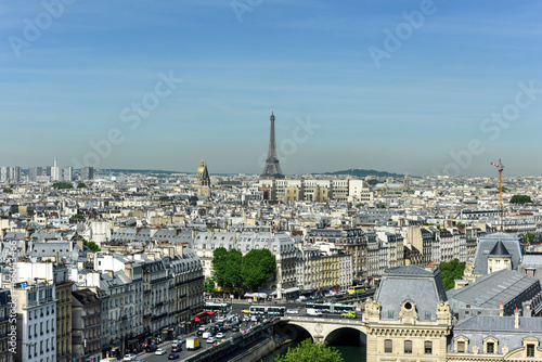 Paris, France Skyline © demerzel21