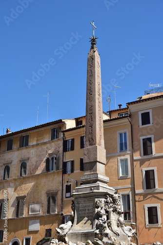 Obelisk Macuteo am Pantheon in Rom