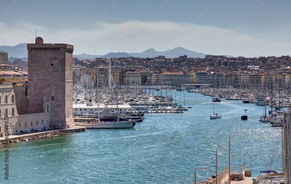 Entree du Vieux-Port de Marseille
