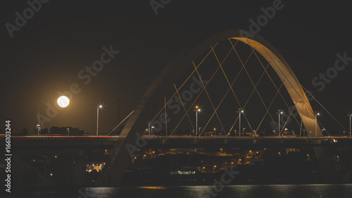 Fototapeta Naklejka Na Ścianę i Meble -  Full moon and the bridge