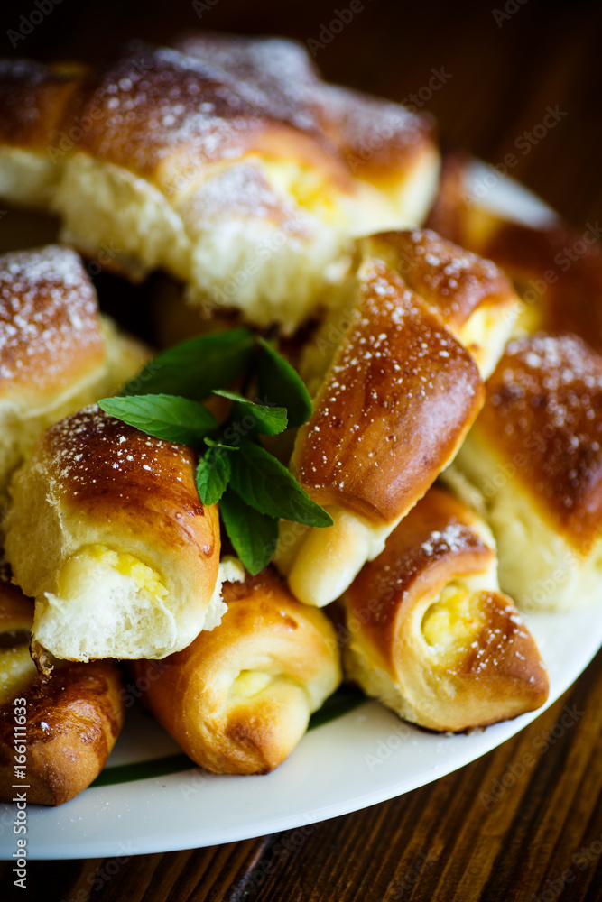 homemade cakes with cream cheese