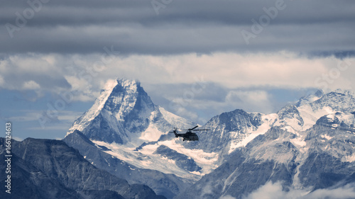 Tableau sur toile swiss army helicopter in front of the Matterhorn
