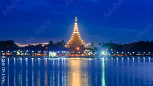 Fotografie Phra Mahathat Kaen Nakhon,Khon Kaen,and Lake Khon Kaen