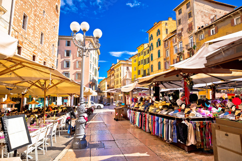 Fototapeta Naklejka Na Ścianę i Meble -  Piazza delle erbe in Verona street and market view