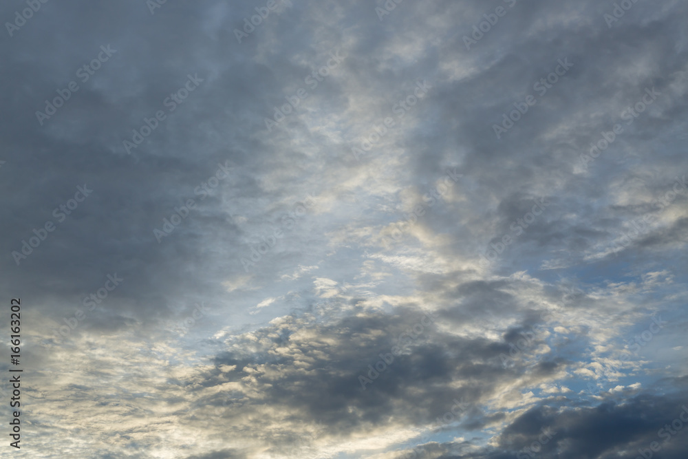 Obraz premium monsoon dramatic moody sky