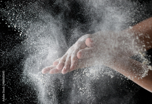 Hands in flour © studybos