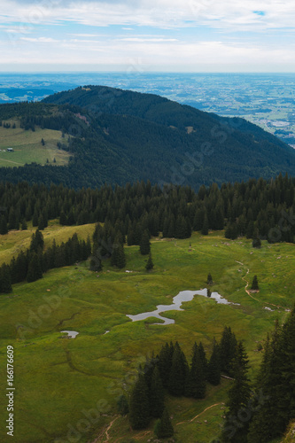 Wandern an einem Sonntag auf der Nagelfluhkette in den Allgäuer Aplen photo