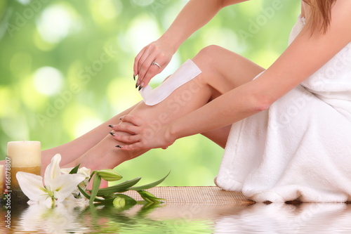 Fototapeta Naklejka Na Ścianę i Meble -  young woman waxing her legs