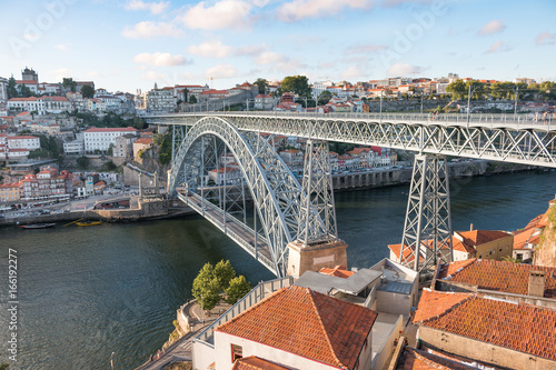 Foto Le pont Dom-Luís sur Douro traversant la ville de Porto