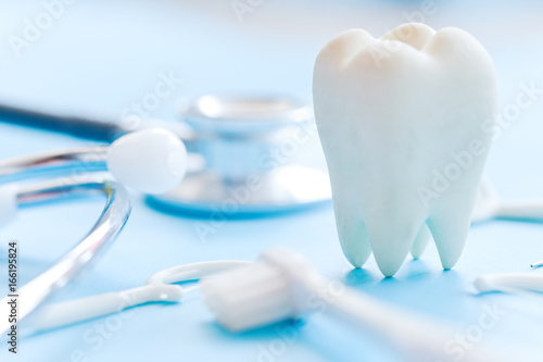 Canvas Print Dental model and dental equipment on blue background, concept image of dental background