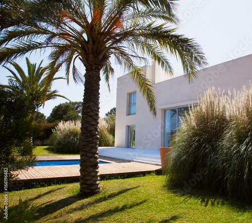 Beautiful Luxury Home with Swimming Pool