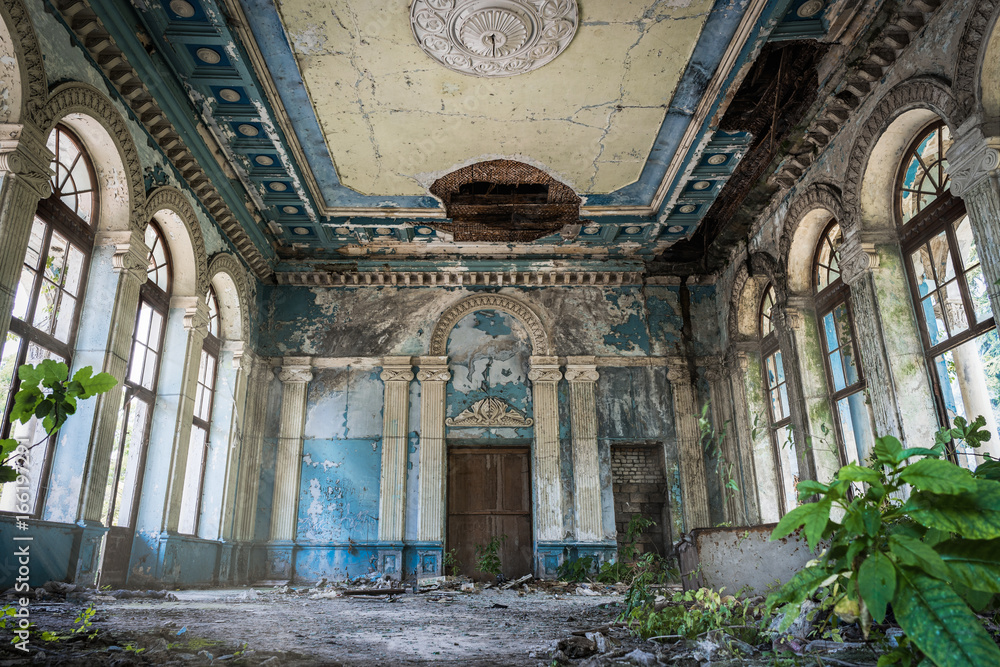 Obraz premium Old abandoned railway station after war. Gagra, Abkhazia