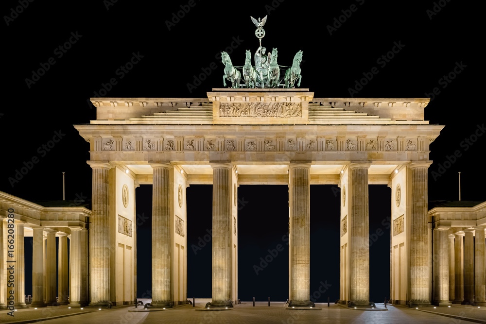 Obraz premium The Berlin Brandenburg Gate at night. The view falls from the east side to the gate. The figures of the Quadriga look east.