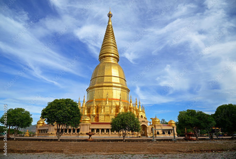 Phra Mahathat Chedi Sri Wiang Chai