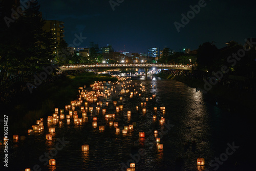 灯籠流しの風景 photo