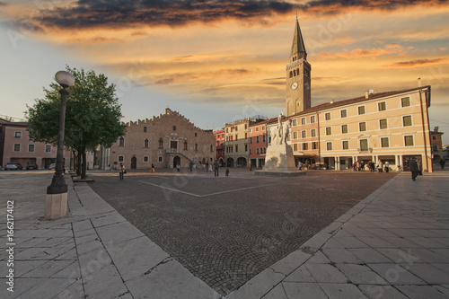 Portogruaro, piazza e palazzo municipale