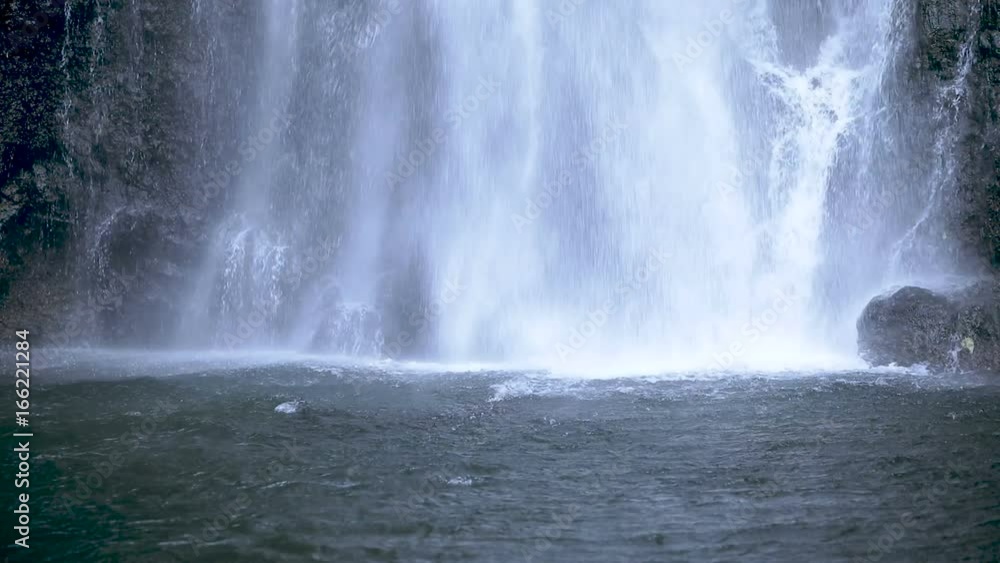 chute d'eau en gros plan chute d'eau en gros plan