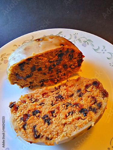 Bild auf Leinwand Clootie Dumpling traditional Scottish suet and fresh fruit dumpling sliced open