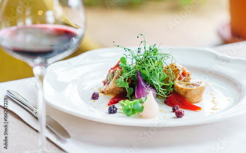 stuffed chicken with roasted vegetables and red wine