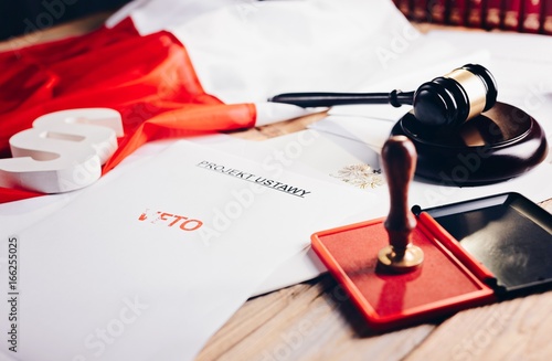 Fotografia Red veto stamp on law act and Polish flag
