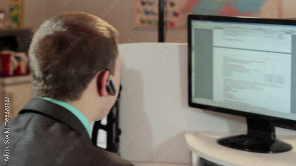 Office Worker | Analysis of the Course of Crypto-Currency Transactions on the Bitcoin Stock Exchange Office Worker | Analysis of the Course of Crypto-Currency Transactions on the Bitcoin Stock Exchange