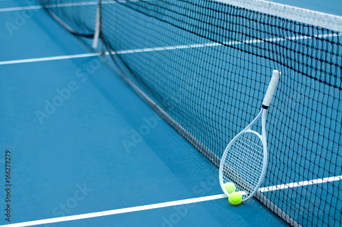Tennis ball and racket on tennis court © Dmytro Flisak